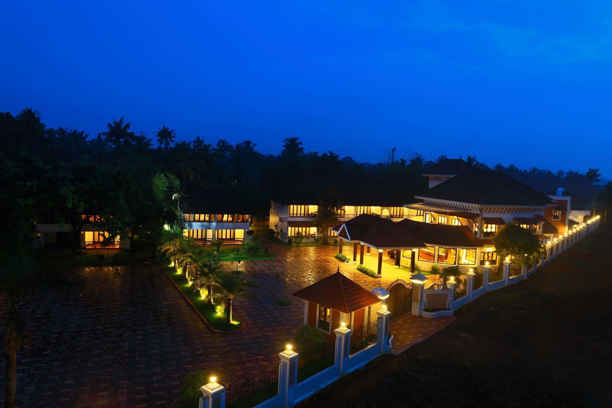 Nihara Resort And Spa Kochi Buitenkant foto
